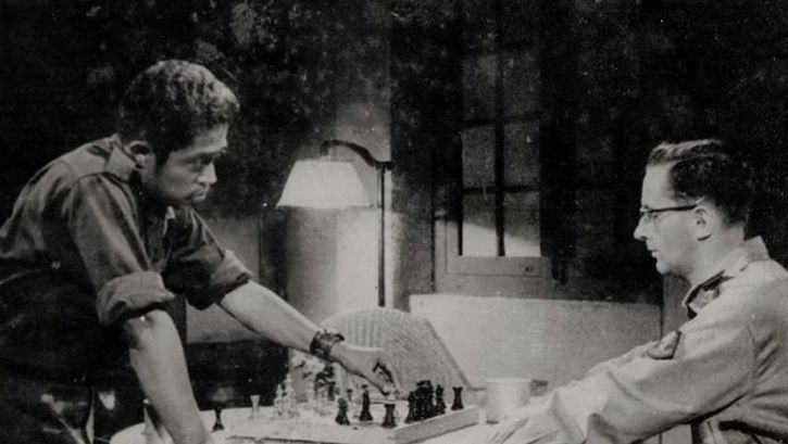 Filmstil from PAGAR KAWAT BERDURI (Before and After / Barbed Wire Fences)