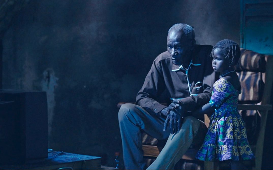 Filmstill aus LE TAXI, LE CINÉMA ET MOI von Salam Zampaligre