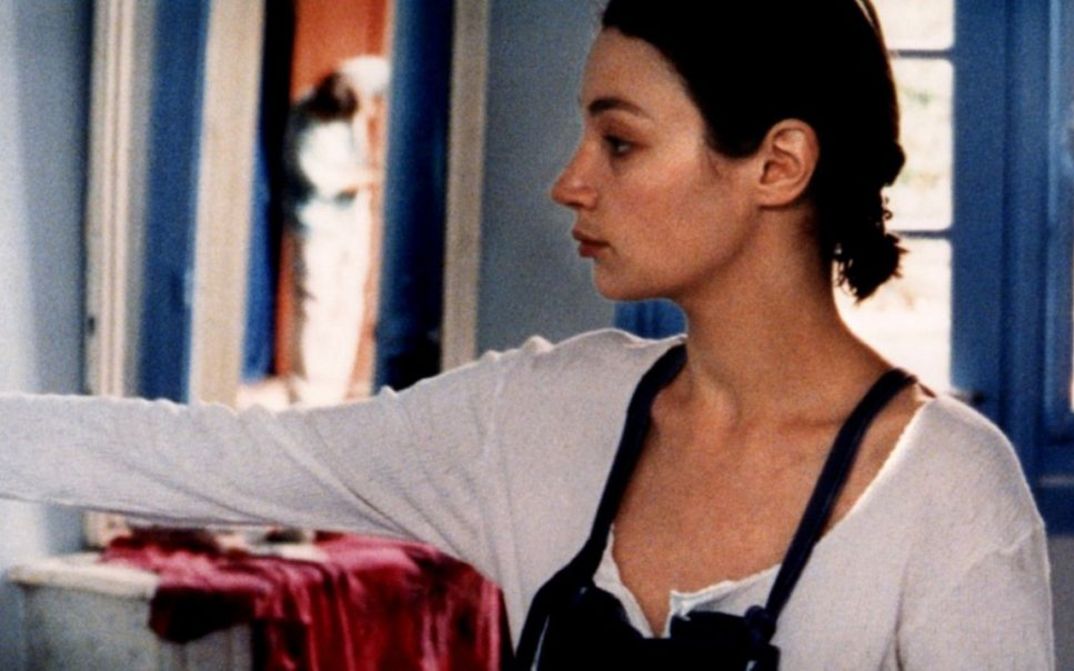 Filmstill aus MANGE TA SOUPE. Profilbild von Jeanne Balibar.