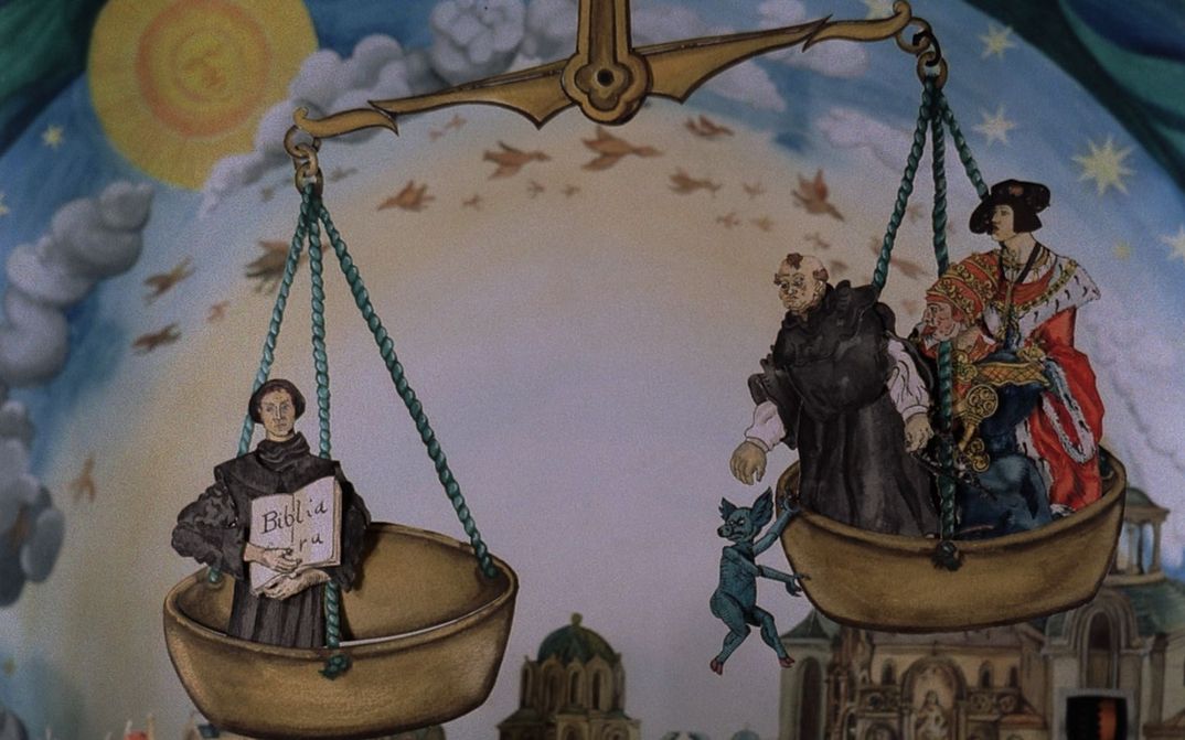 Film still from COPYRIGHT BY LUTHER: A drawing in colour. You can see a weighing pan in which church representatives and a royal person are sitting. A blue animal hangs from a bowl.
