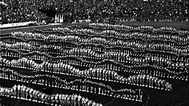 Filmstill aus YUGOSLAVIA, HOW IDEOLOGY MOVED OUR COL- LECTIVE BODY