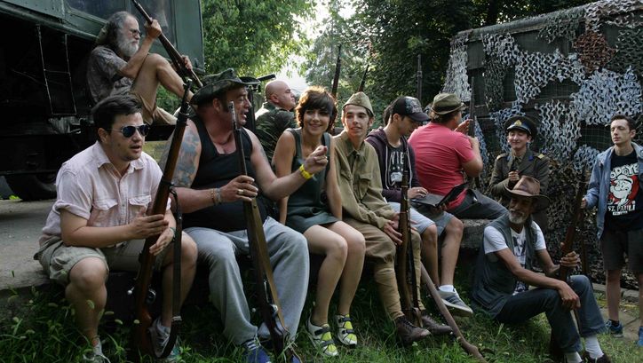 Filmstill from „ÎMI ESTE INDIFERENT DACĂ ÎN ISTORIE VOM INTRA CA BARBARI“ („I Do Not Care, If We Go Down In History As Barbarians“