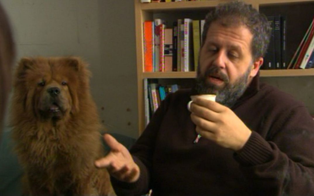 Filmstill aus dem Film „Coffee“ von Ayşe Erkmen.