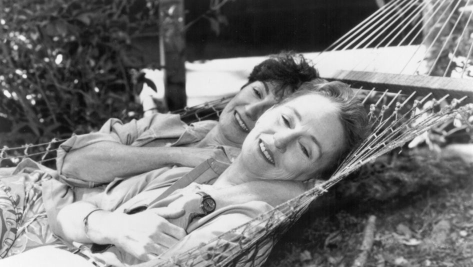 Film still from MURDER and murder: Two women are lying in a hammock.