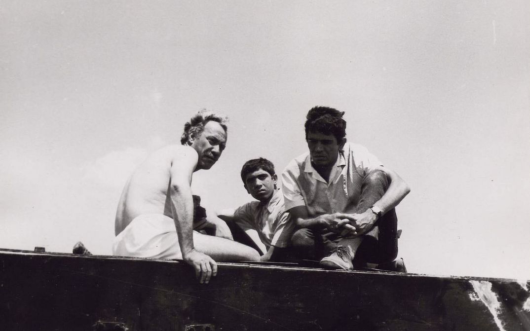 Film still from THE DUPES.