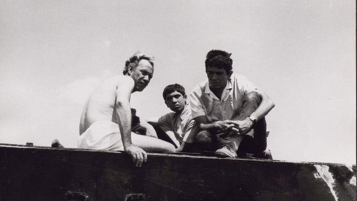 Film still from THE DUPES.