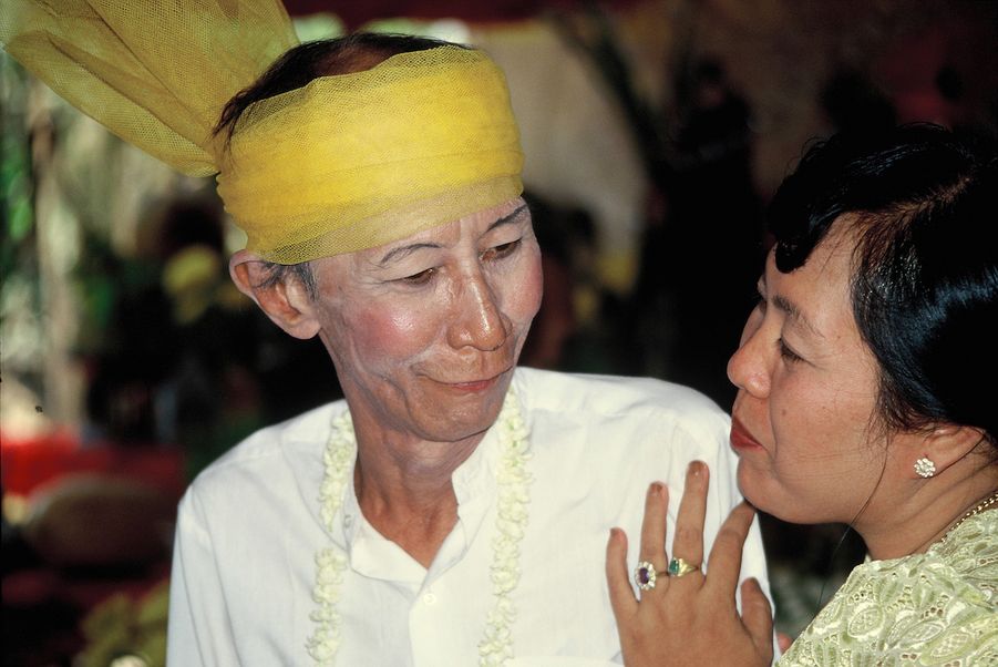 Das Medium Ah Swan verkörpert U Min Kyaw “Mr Famous”