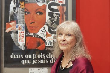 Marina Vlady vor Filmposter