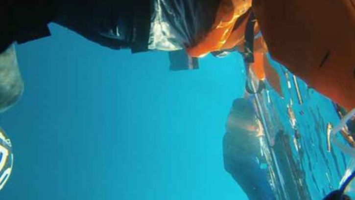 Filmstill aus PURPLE SEA von Amel Alzakout und Khaled Abdulwahed