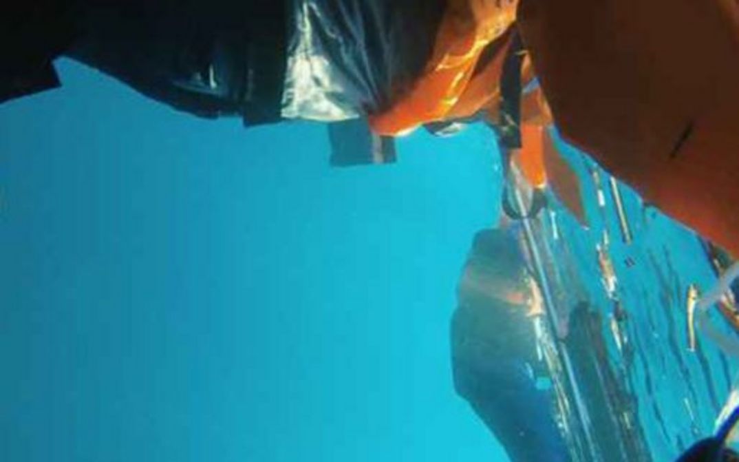 Filmstill aus PURPLE SEA von Amel Alzakout und Khaled Abdulwahed