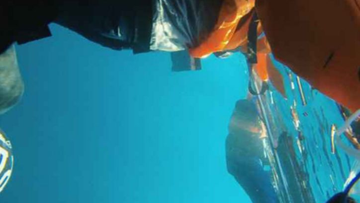 Filmstill aus PURPLE SEA von Amel Alzakout und Khaled Abdulwahed