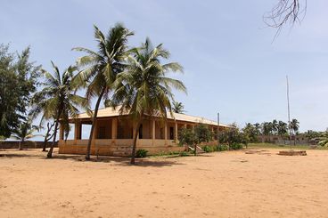 The picture shows the Nachtigal Hospital of Aného, which was built in 1893 for the medical care of the German colonial officials. Today it is a school.
