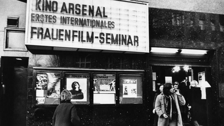 Film still from ERSTES INTERNATIONALES FRAUENFILM-SEMINAR: Exterior view of Arsenal cinema with display and showcases.