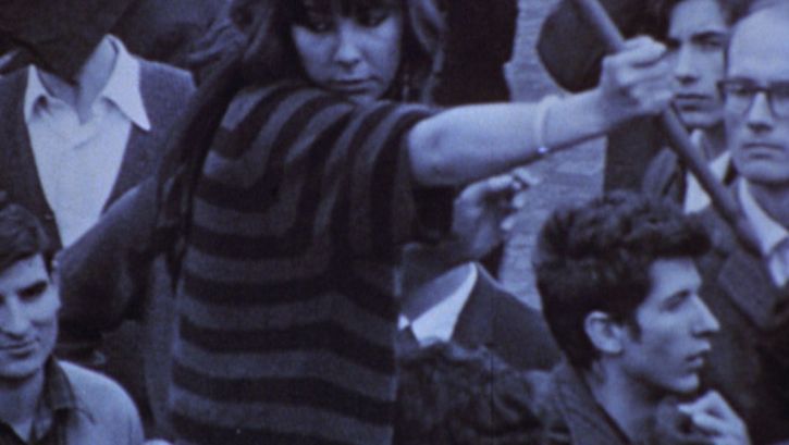 Filmstill from LE FOND DE L’AIR EST ROUGE (A Grin Without A Cat)