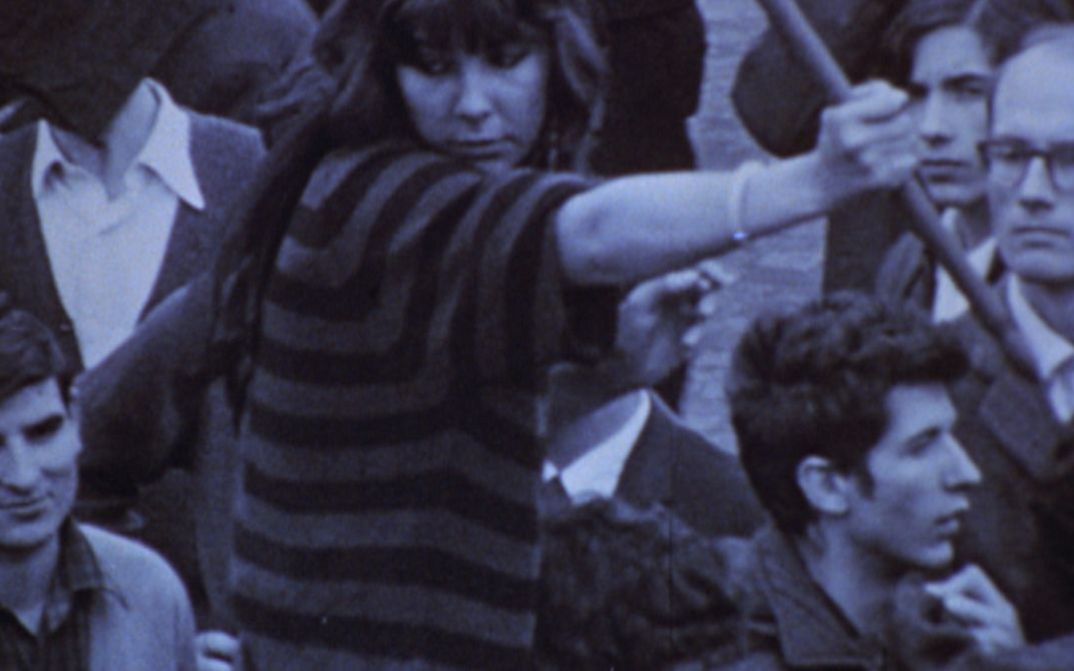 Filmstill from LE FOND DE L’AIR EST ROUGE (A Grin Without A Cat)