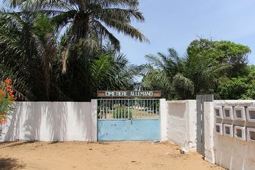 The photo shows the entrance of the German cemetery in Aného, Togo.