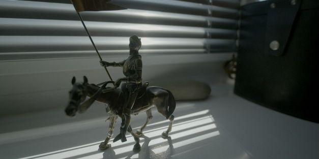 Still from the film „We Haven’t Lost Our Way“ by Anka and Wilhelm Sasnal. A small metal sculpture of Don Quixote on his horse on a window sill. 