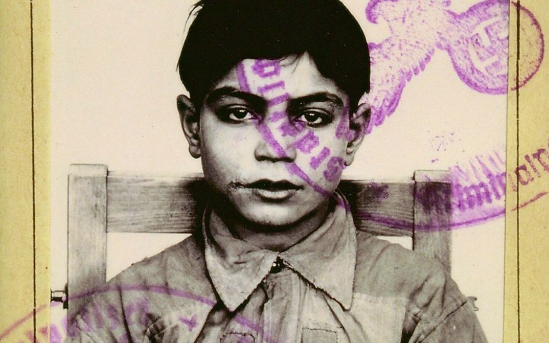 Film still from THE LIE by Melanie Spitta and Katrin Seybold. The picture shows an excerpt from a document. Above the photo of a Sinti boy is the stamp of the criminal investigation department with a swastika and the handwritten date January 30, 1943. 