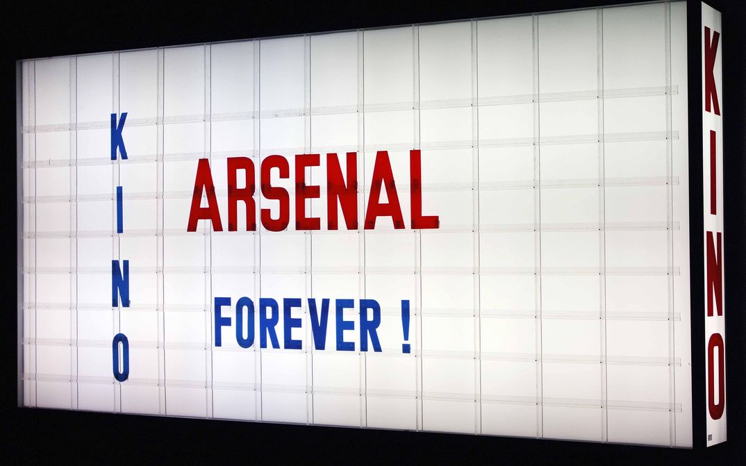 Foto des Programmanzeigers des Kino Arsenal, auf dem "Arsenal Forever!" geschrieben steht.