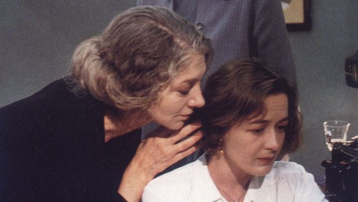 Filmstill aus MRS. KLEIN. Drei Frauen in einem Zimmer.