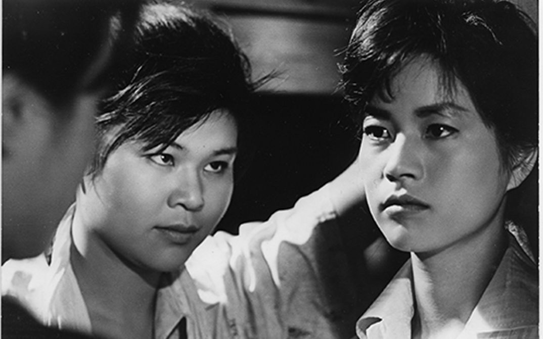 Film still from ONNA BAKARI NO YORU: Three people looking at each other.