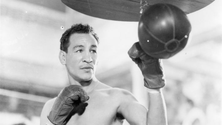 Film still from EL GRAN CAMPEÓN: Close-up of a boxer.