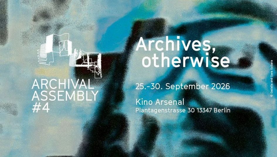 Logo in verschiedenen Blautönen und schwarz des Festivals Archival Assembly, mit dem Titel "Archive, otherwise", dem Datum und Ort.
