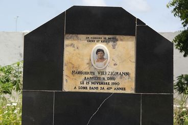 Gravestone at the cemetery of Aného