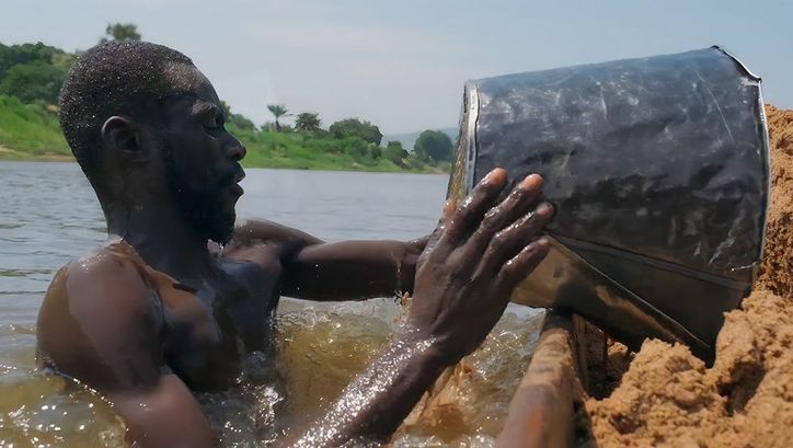 Filmstill aus EAT BITTER von ­Pascale Appora-Gnekindy