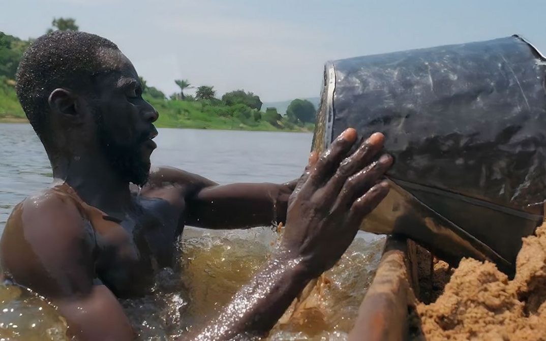 Filmstill aus EAT BITTER von ­Pascale Appora-Gnekindy