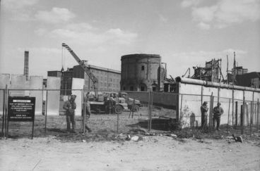 Tearing down the former temple of amusement Haus Vaterland.