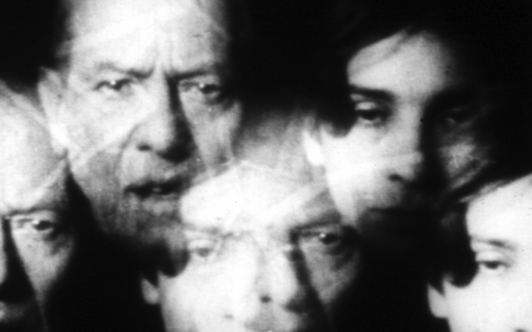 Filmstill aus INFLATION: Eine Collage aus mehrere Köpfen.